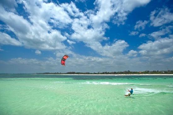 Life Resort St. Thomas Royal Palm Watamu Esterno foto