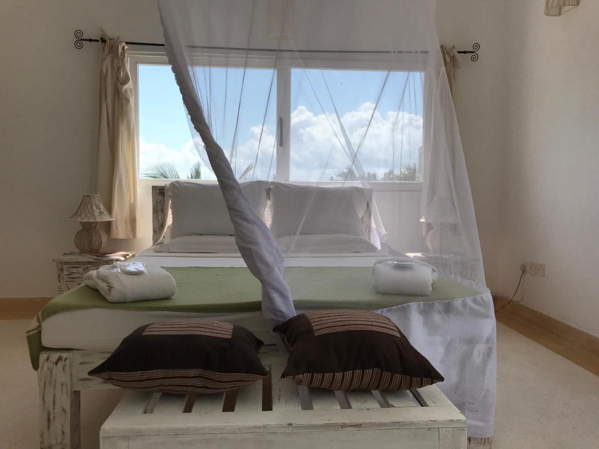 Life Resort St. Thomas Royal Palm Watamu Esterno foto